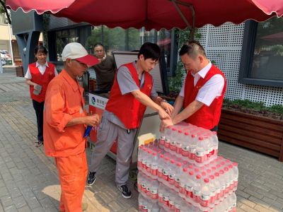 太平微特愛(ài)心接力“紅心茶亭”送清涼活動(dòng)